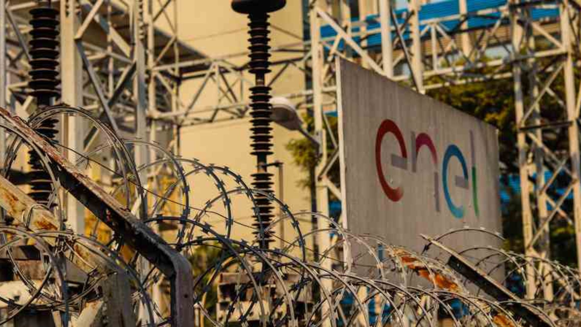 Posso exigir indenização da Enel por prejuízos em equipamentos e mercadorias? Entenda quando cabe e como provar - Martinhago Advocacia | Advogados Especialistas em Defesa dos Seus Direitos